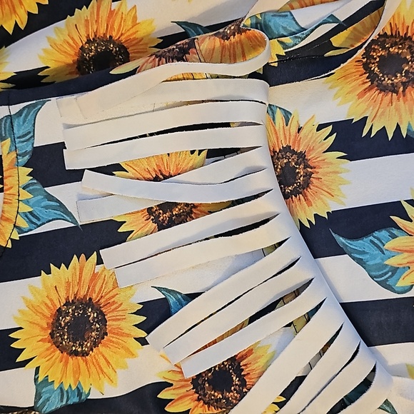 🌻🌻🌻 Boho Crazy Train Fringe Sunflower Shorts🌻🌻🌻 Size Large - Picture 6 of 8
